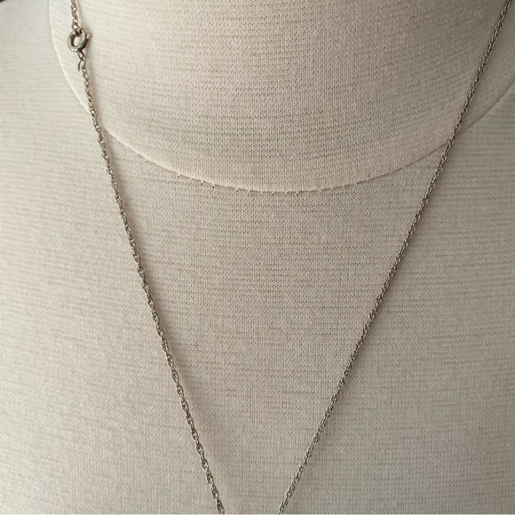 Necklace, 14k white gold, lucite pendant - Picture 6 of 9